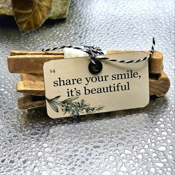 "5/$25" Set Of 3 Vintage Lace Wrapped Wood Clothespins W/HangTag, Vignette Decor - Picture 1 of 6